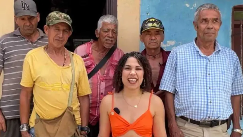 Mujer presume que tiene siete novios ancianos y todos le entregan el dinero de su pensión