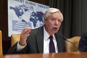 Senador de Estados Unidos propone bombardear Gaza como lo hicieron con Hiroshima