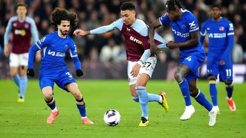 Chelsea se recuperó de una desventaja de dos goles y sumó un punto ante Aston Villa