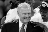 Jerry West, leyenda de la NBA, muere a los 86 años de edad
