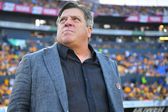 Afición de Tigres se burla de Miguel Herrera con cantico en el Volcán: “Son los viejitos de Tigres”