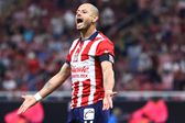 Compañeros de ‘Chicharito’ Hernández en Chivas no entienden sus movimientos en la cancha