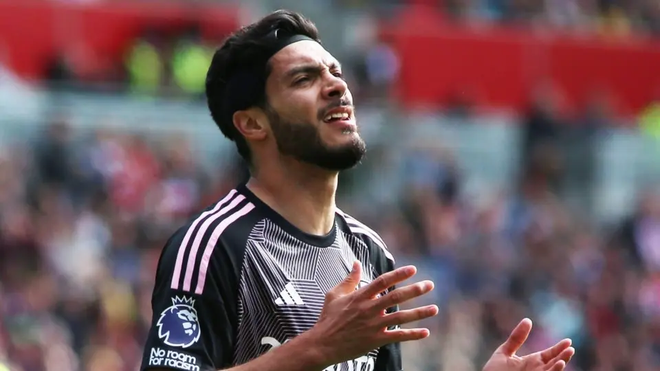 Raúl Jiménez falla clara de gol y Fulham empata ante Brentford