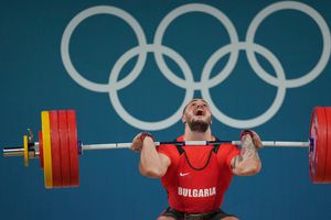 París 2024: Karlos Nasar se cuelga el oro olímpico e impone nuevo récord en Halterofilia