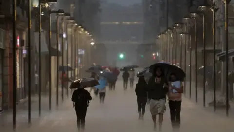 Activan alertas amarilla y naranja en CDMX por lluvias ¡Toma precauciones!