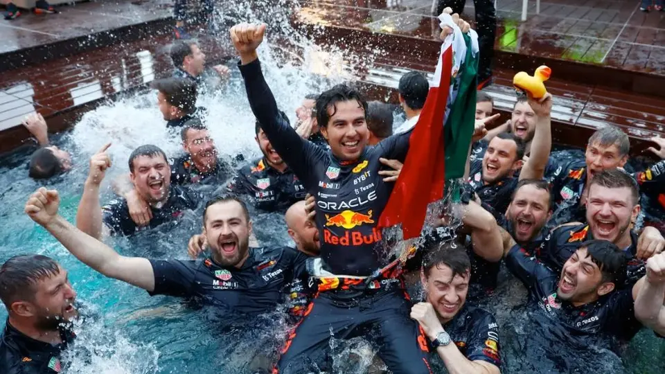 Así reaccionó Checo Pérez tras darse a conocer su renovación con Red Bull