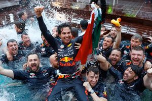 Así reaccionó Checo Pérez tras darse a conocer su renovación con Red Bull