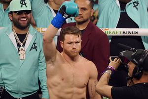 Canelo habla sobra la pelea contra Benavidez: "Pelearía ahora mismo si el dinero es el correcto"