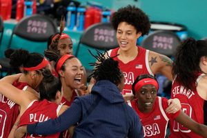 París 2024: Estados Unidos triunfa ante Francia y gana el oro en basquetbol femenil