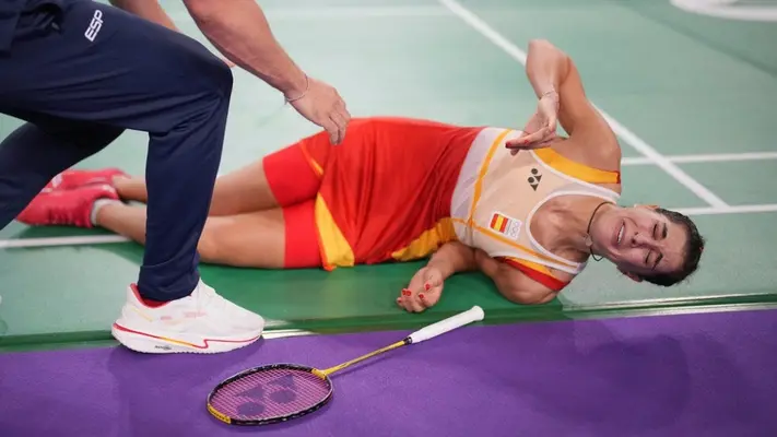 Drama en París 2024 por retiro de española Carolina Marín en la Semifinal de bádminton