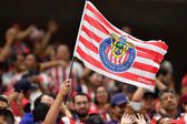 ¡Apoyo incondicional! 500 aficionados llevaron Serenata a Chivas previo el Clásico de Semifinales