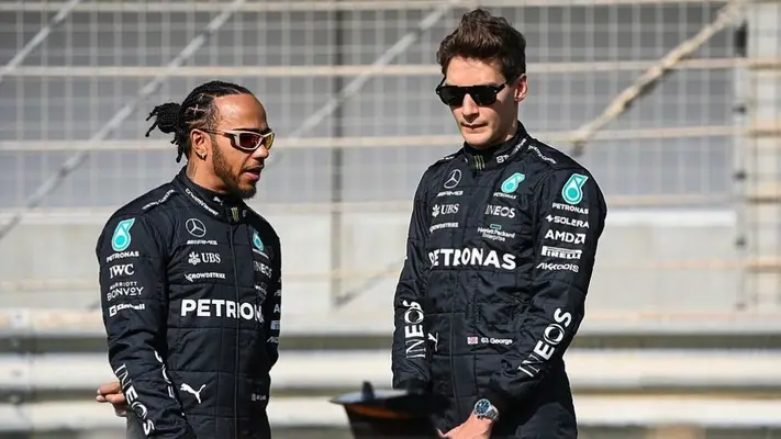 George Russell 'explota' contra Lewis Hamilton durante la sesión de clasificación