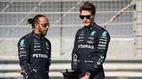 George Russell 'explota' contra Lewis Hamilton durante la sesión de clasificación