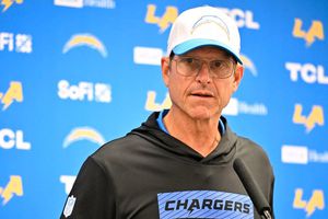 Jim Harbaugh encabeza lista de nuevos entrenadores en NFL