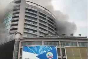 Incendio en centro comercial de China deja al menos 6 muertos