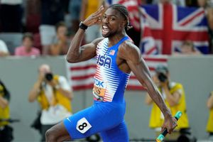 ¡Su amuleto! Noah Lyles compitió en el Campeonato Mundial de 100m con carta de Yu-Gi-Oh