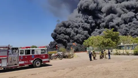 Reportan incendio tras exlosión de pipas en zona de yonkes al sur de Culiacán