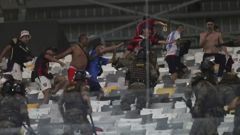 Violencia en Copa Libertadores: Policía brasileña se enfrenta con afición de San Lorenzo