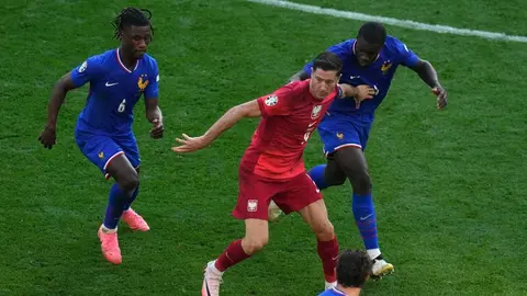 Polonia le saca el empate a Francia y los galos avanzan como segundos del Grupo D