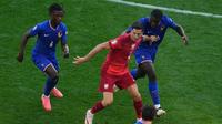 Polonia le saca el empate a Francia y los galos avanzan como segundos del Grupo D