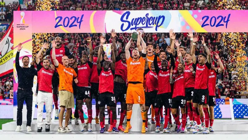 Bayer Leverkusen remonta y se lleva la Supercopa de Alemania ante Stuttgart