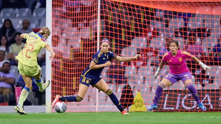 ¡Polémica en el Azteca! Aficionados de América Femenil reclaman penal no marcado en la Semifinal