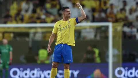 Cristiano Ronaldo anota hat-trick perfecto en la goleada del Al-Nassr en la Liga Árabe