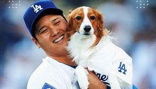 Shohei Ohtani y su perro Decoy lanzan la primera bola en la victoria de los Dodgers sobre los Orioles