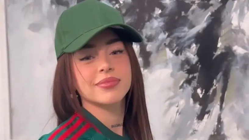 ¡Enamorada de los colores! Nicki Nicole es captada besando la playera de México