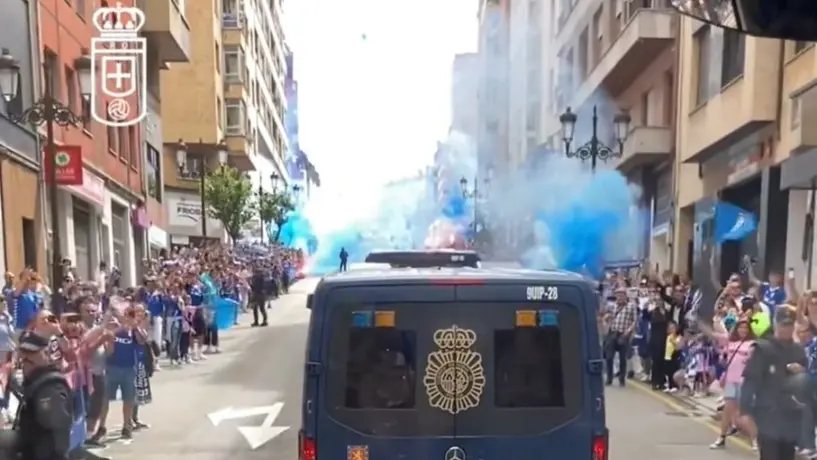 Seguidores del Real Oviedo realizan tremendo recibimiento previo al duelo vs Espanyol