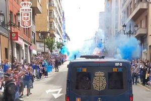 Seguidores del Real Oviedo realizan tremendo recibimiento previo al duelo vs Espanyol