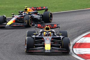 Montoya criticó preferencia de Red Bull por Verstappen sobre Checo Pérez
