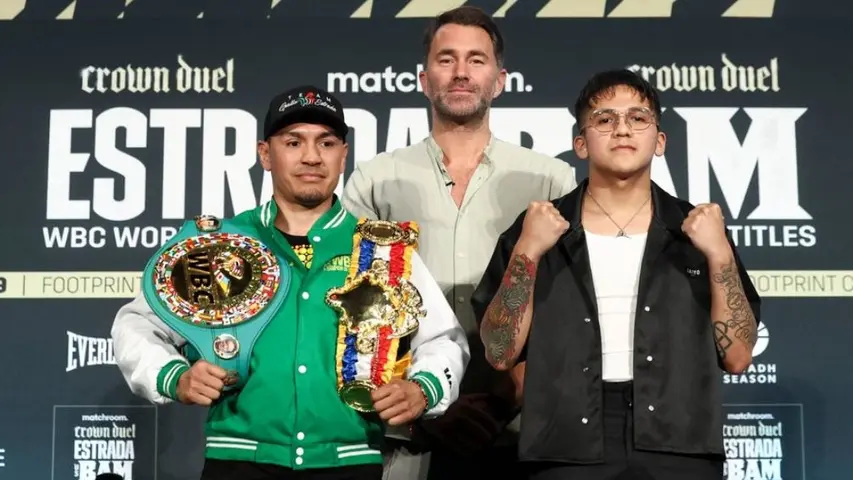 Francisco 'El Gallo' Estrada y Jesse 'Bam' Rodríguez en la ceremonia previa | X: @MatchroomBoxing