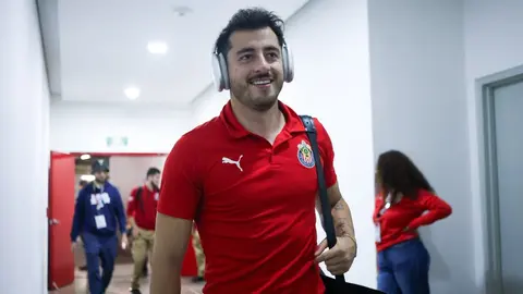 Mozo a Chicharito: '¿Qué opinas que jugabas con Rooney y ahora con Cone Brizuela?'