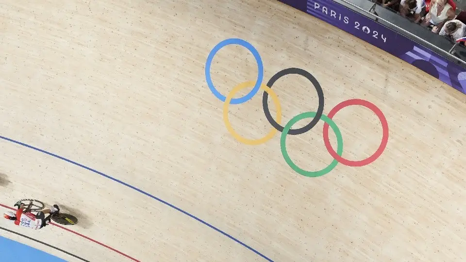 París 2024: Ciclista de Países Bajos se cuelga ‘medalla antideportiva’ por agredir al rival
