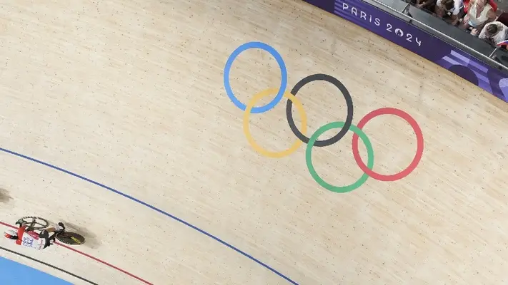 París 2024: Ciclista de Países Bajos se cuelga ‘medalla antideportiva’ por agredir al rival