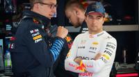Checo Pérez cree que la clasificación en el Gran Premio de Canadá será un "volado"