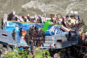 Autobús con peregrinos cae a barranco de 150 metros: reportan 14 personas fallecidas