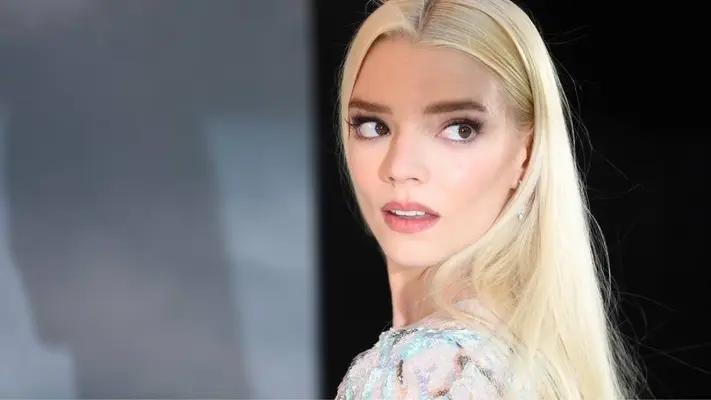 Anya Taylor, en promoción en México, sorprendió a sus fans