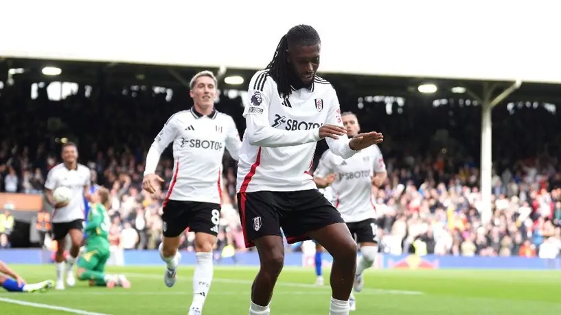 Fulham vence al Leicester City y suma su primer triunfo de la temporada; Raúl Jiménez jugó 11 minutos