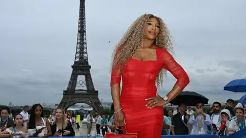 ¿Racismo? Le niegan entrada a Serena Williams a un lujoso restaurante de París