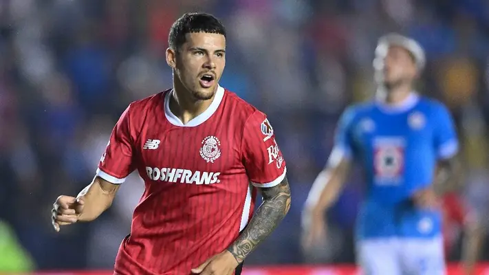 Sporting de Lisboa negocia con Toluca por Maxi Araujo