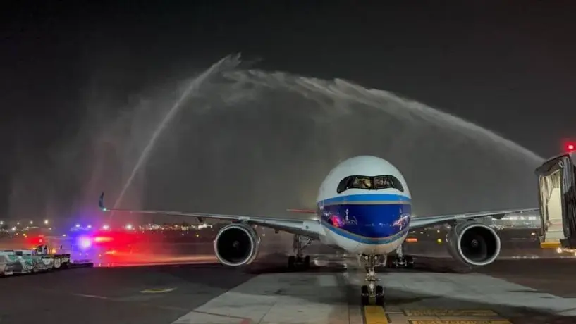 Aterriza en México el primer vuelo directo de China tras la pandemia de Covid-19