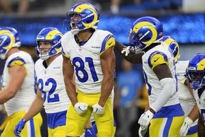 Jugadores de los Chargers quedan atrapados en elevador de hotel