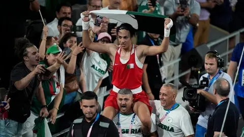 Imane Khelif responde a críticas tras su oro olímpico: 'Soy una mujer como cualquier otra'