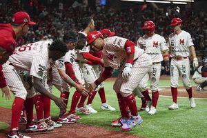 ¿A sacar la escoba? Diablos Rojos humillan a los Sultanes 17-0 en el Juego 2 de la Serie del Rey