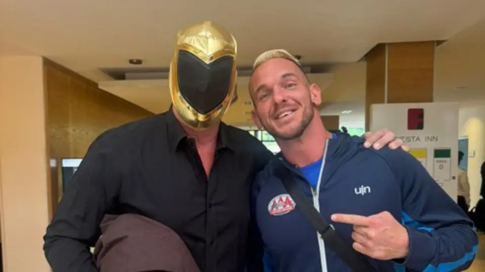 Leyenda de la WWE hace homenaje a Tinieblas