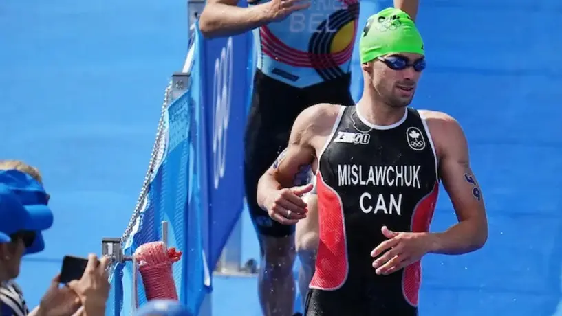 París 2024: Atleta canadiense vomita tras nadar en el río Sena en prueba de triatlón