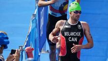 París 2024: Atleta canadiense vomita tras nadar en el río Sena en prueba de triatlón