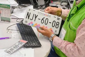 ¿Cuál es la multa por no reemplacar durante agosto en el Estado de México?